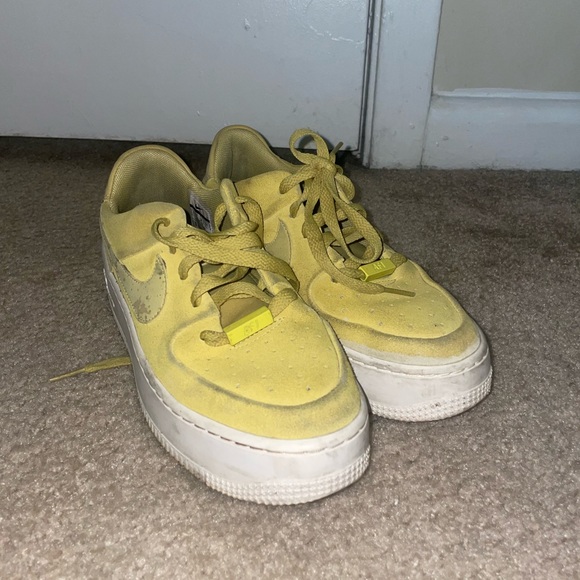 nike air force 1 sage low celery